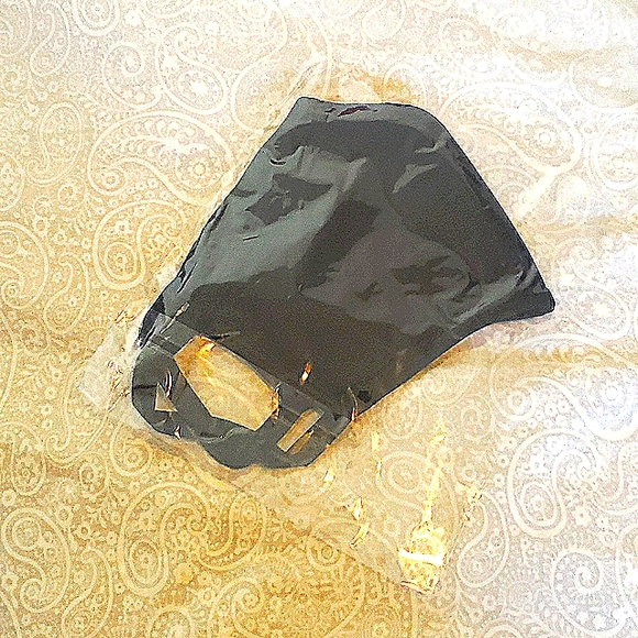 Mask - Picture 1 of 1